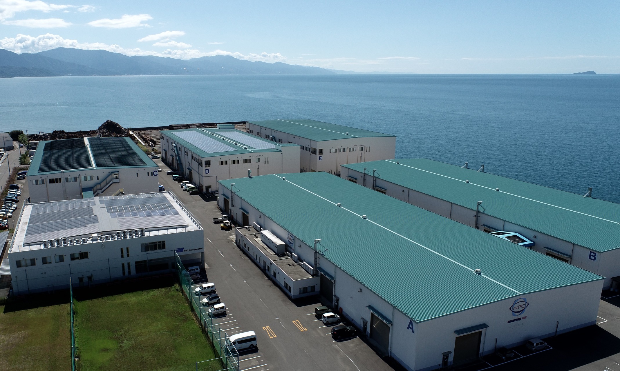 工場の太陽光パネル