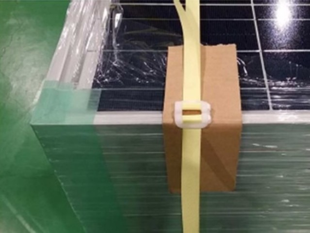 太陽光パネルの梱包