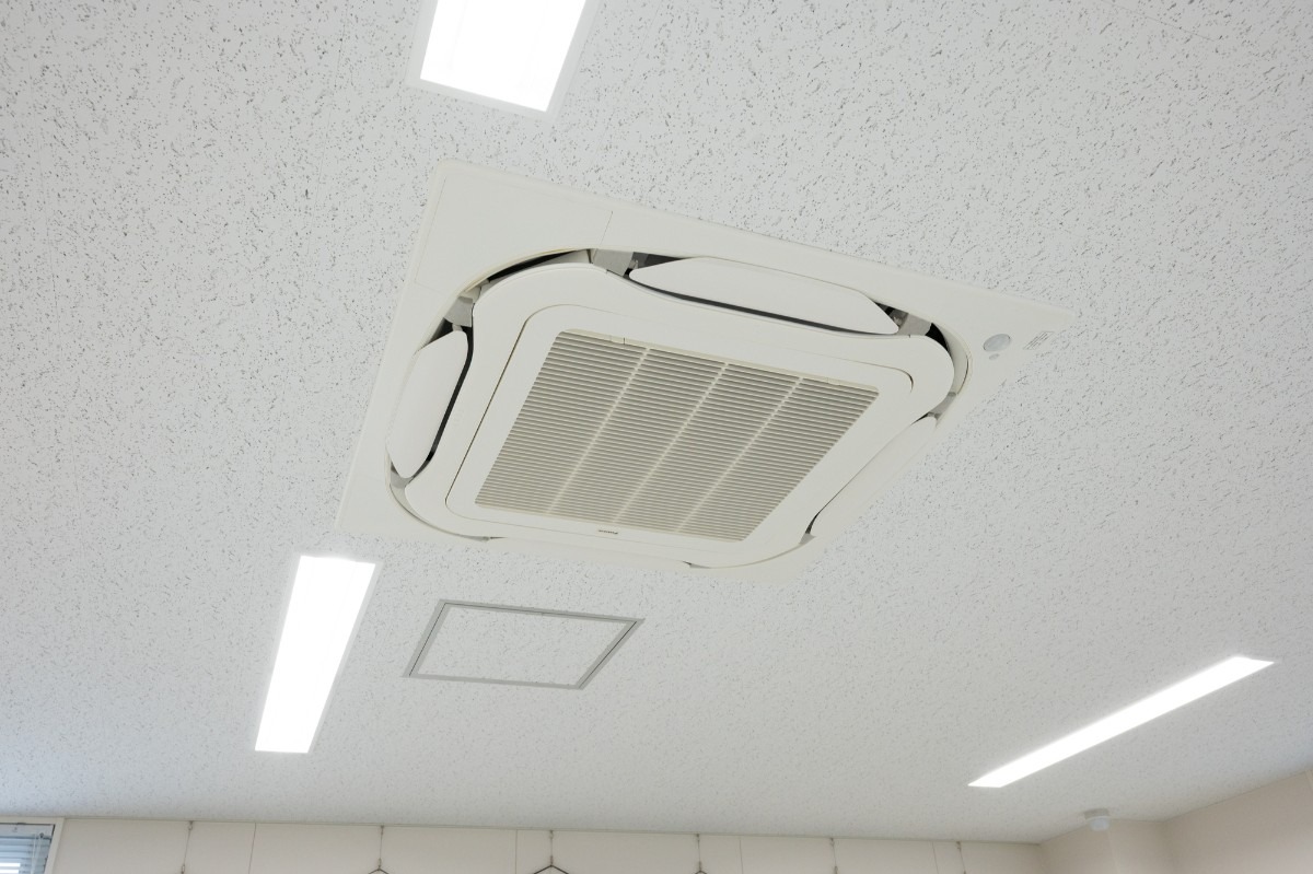室内の空調設備の画像