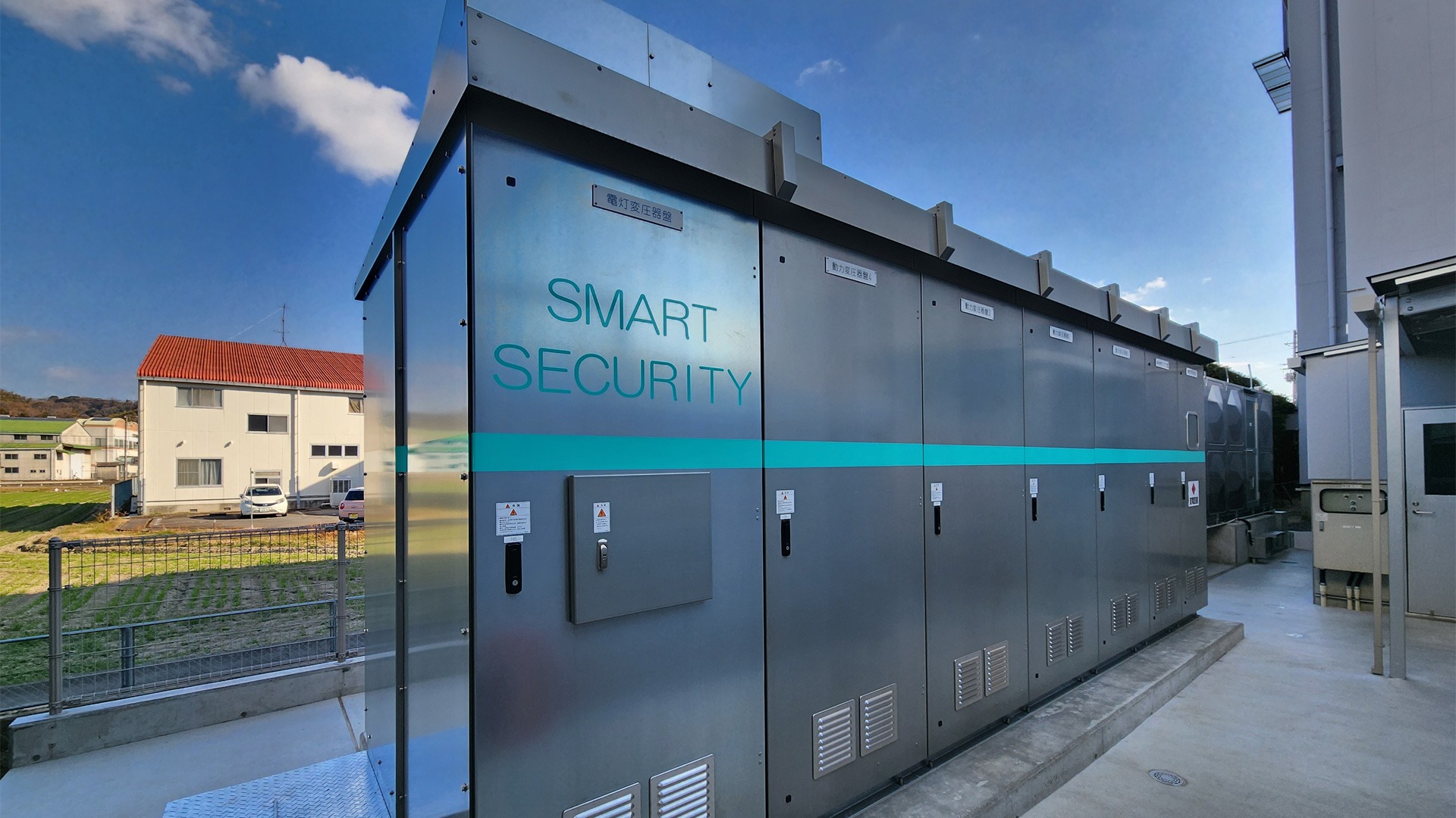 高耐色性めっき鋼板を採用した高機能キュービクルの写真