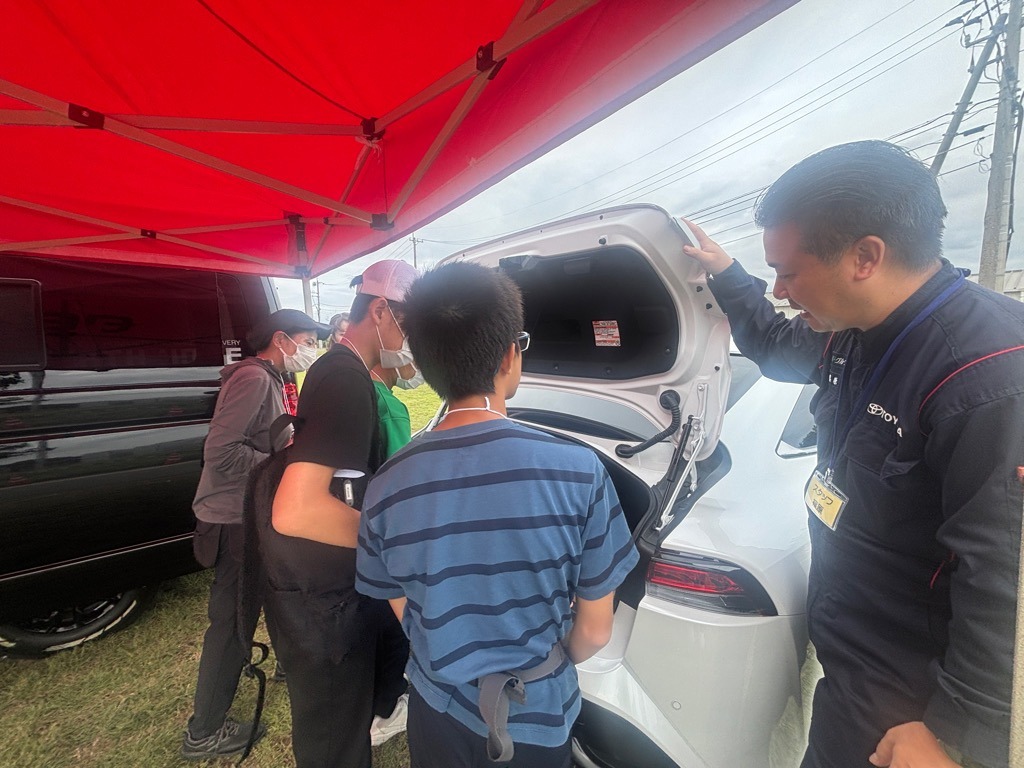 水素自動車見学